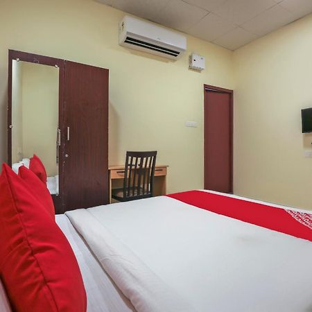 פונדיצ'רי Hotel O Om Sakthi Hotel מראה חיצוני תמונה